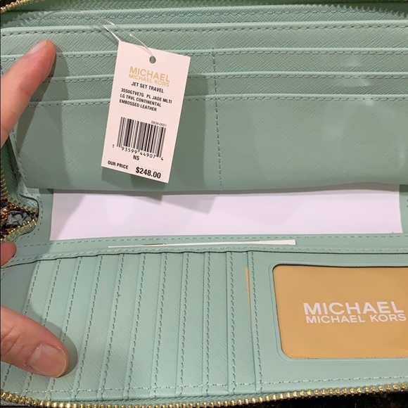 Michael Kors Large Travel Continental Wallet - Picture 5 of 6